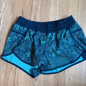 Lululemon Tracker Shorts Navy Teal Lace Pattern 8